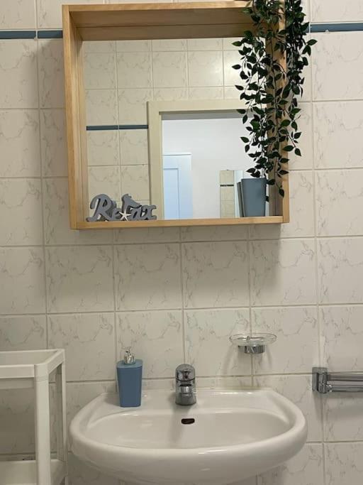 Studio-apartment Mit Balkon Apartament *