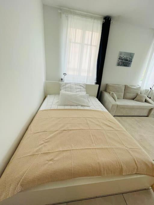 Studio-apartment Mit Balkon Apartament
