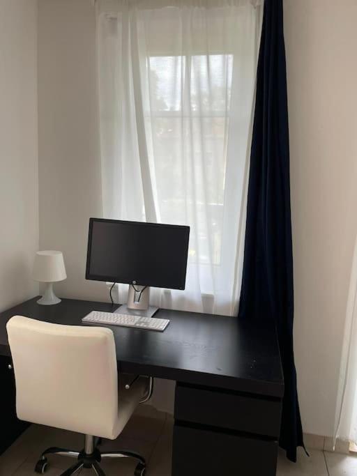 Studio-apartment Mit Balkon Apartament *