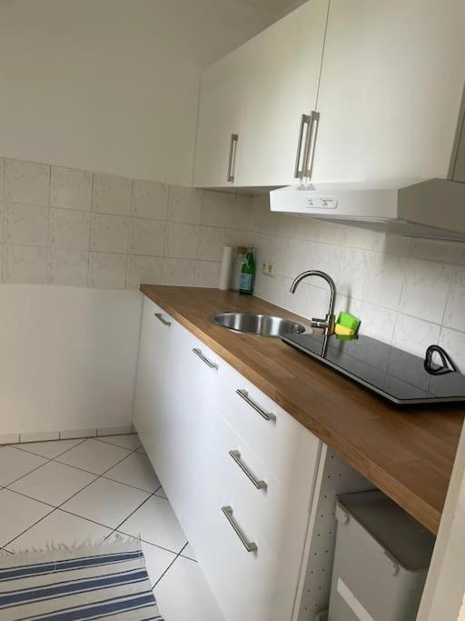 Studio-apartment Mit Balkon Apartament