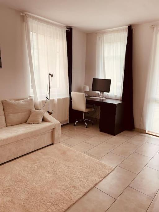 Studio-apartment Mit Balkon Apartament *