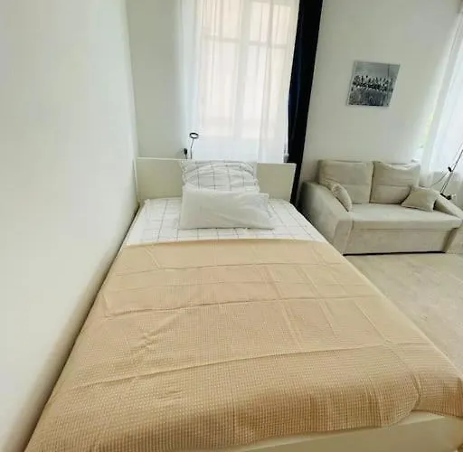 Studio-Apartment Mit Balkon